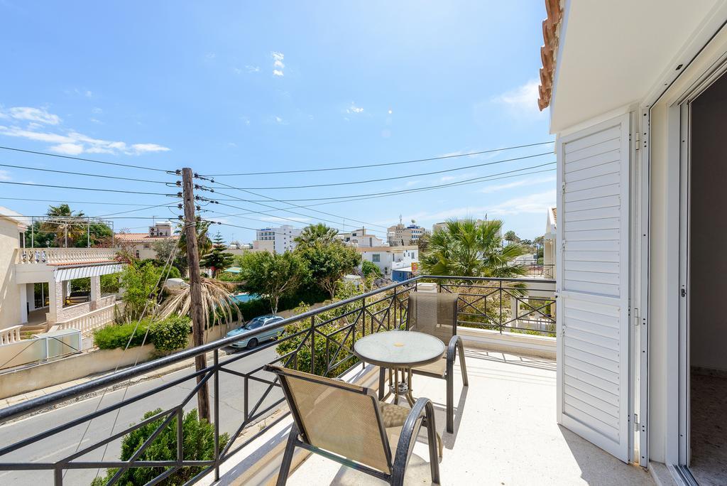 Merab Center Villas Agia Napa Zimmer foto