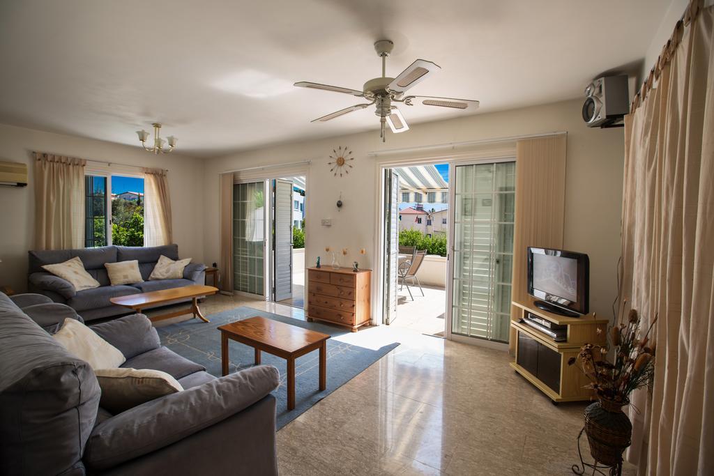 Merab Center Villas Agia Napa Exterior foto